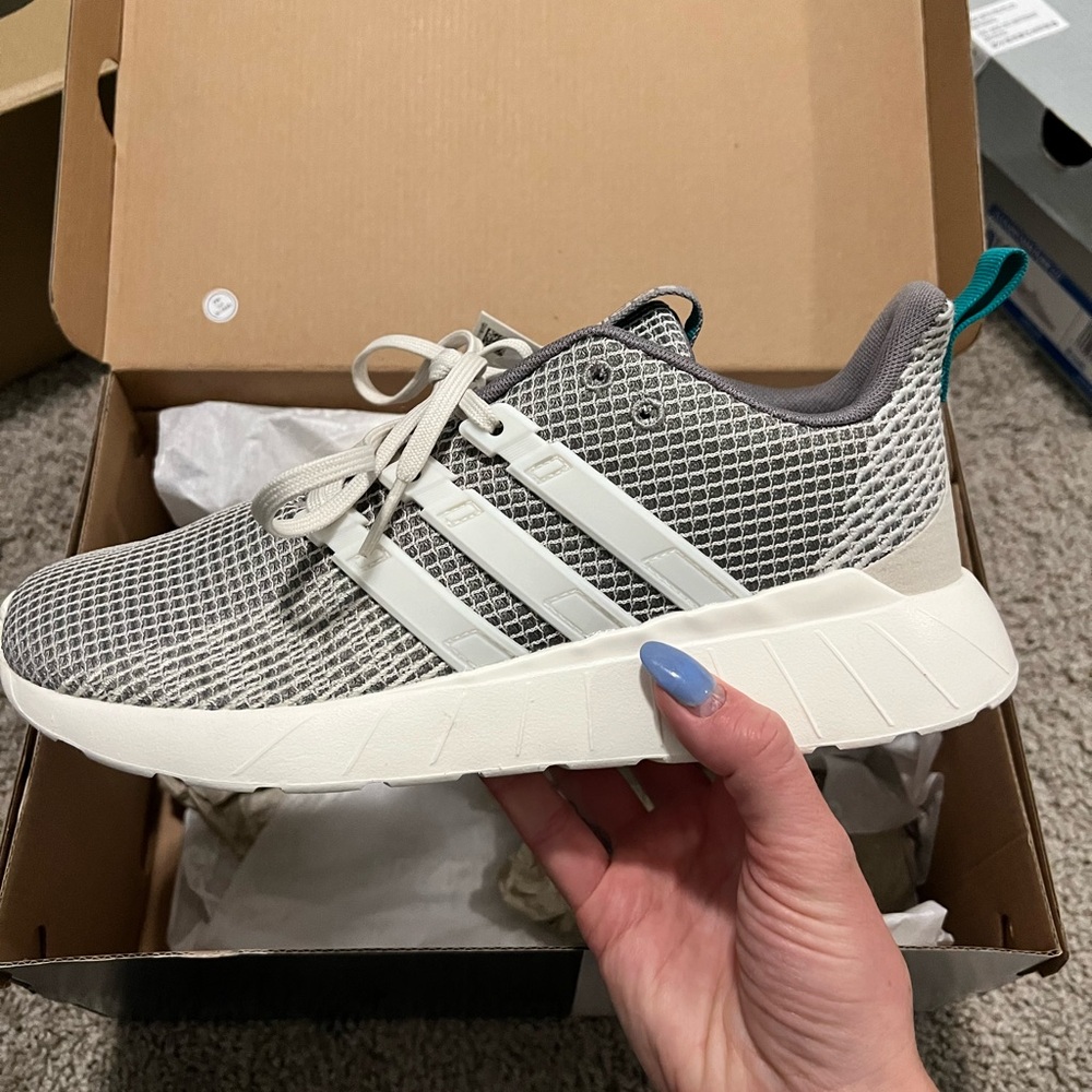 Adidas quester flow NIB kids 6.5